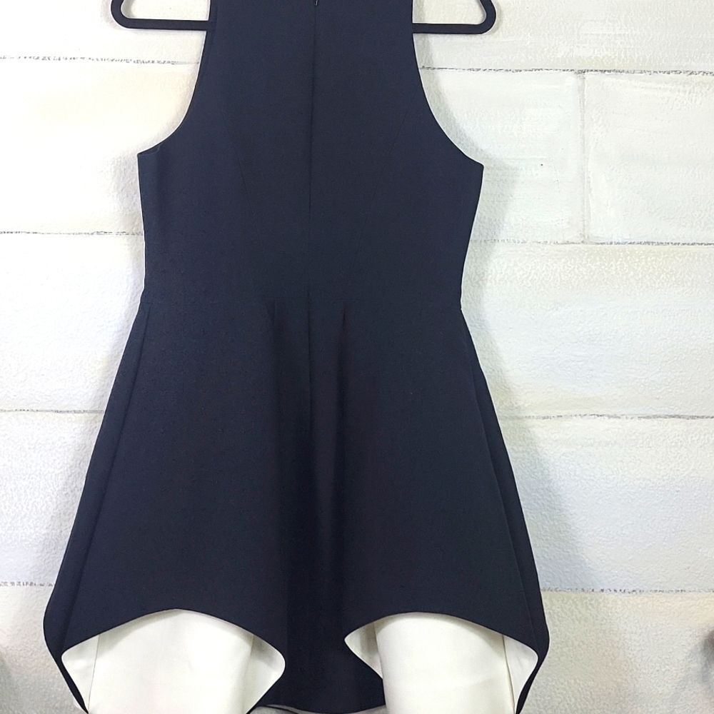 Notch Neck Dress in‎ Black & Chalk Halston Heritage. Size 8 - Picture 7 of 7